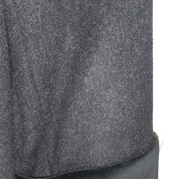 A Liz Claiborne Classic /Selling for a dear friend - Picture 3 of 8